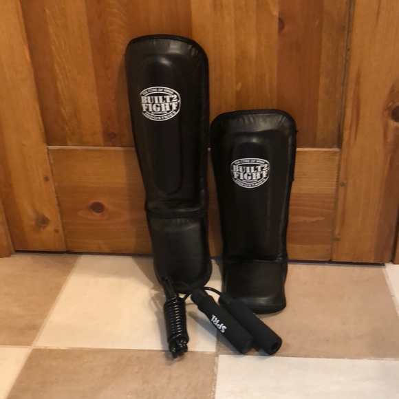 Built 2 Fight Other - Kickboxing pads & jump rope
